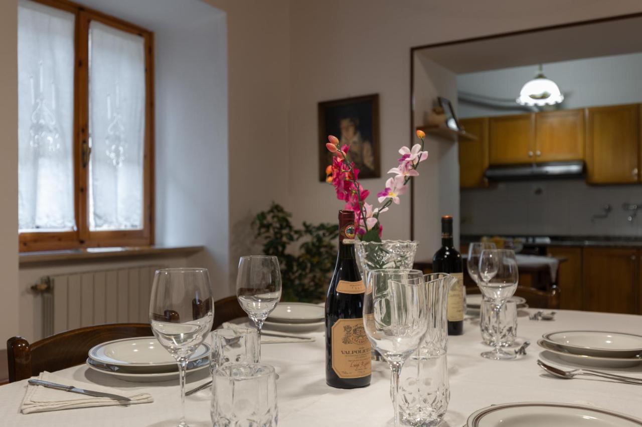 Enchanting Flat With Patio In Abbadia A Isola Monteriggioni Bagian luar foto