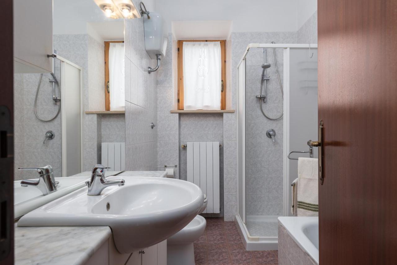 Enchanting Flat With Patio In Abbadia A Isola Monteriggioni Bagian luar foto