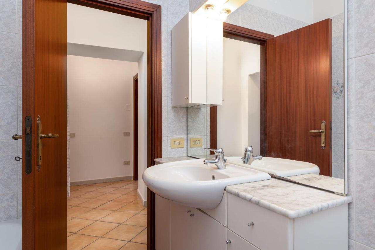 Enchanting Flat With Patio In Abbadia A Isola Monteriggioni Bagian luar foto
