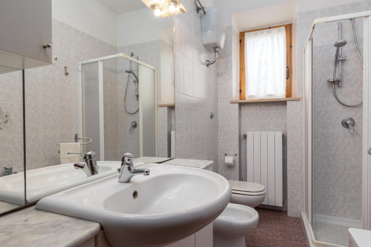 Enchanting Flat With Patio In Abbadia A Isola Monteriggioni Bagian luar foto