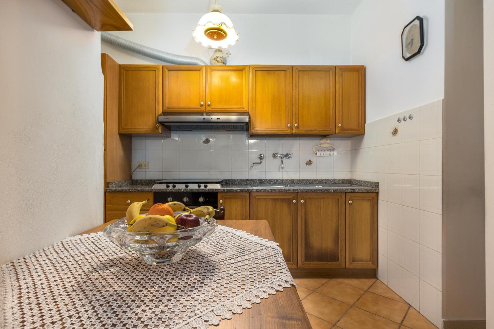 Enchanting Flat With Patio In Abbadia A Isola Monteriggioni Bagian luar foto