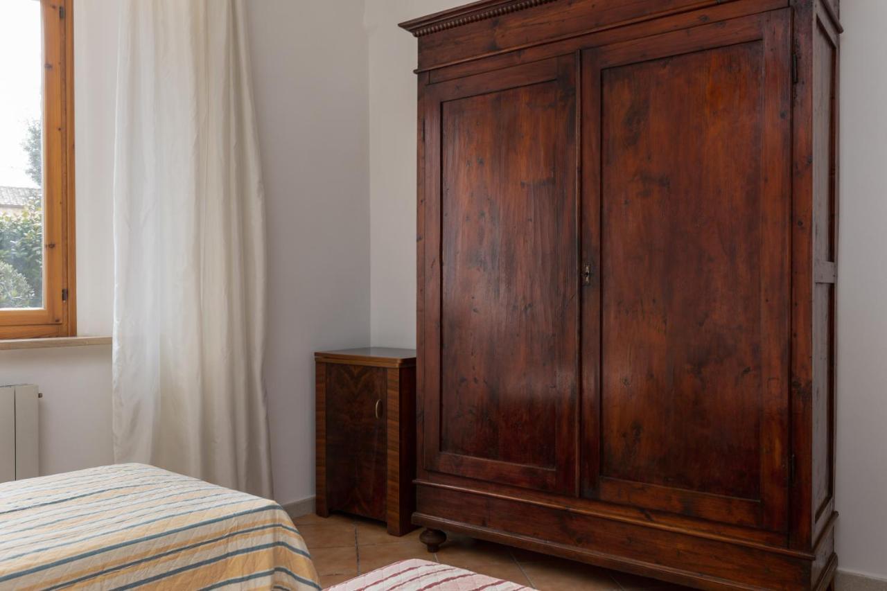 Enchanting Flat With Patio In Abbadia A Isola Monteriggioni Bagian luar foto
